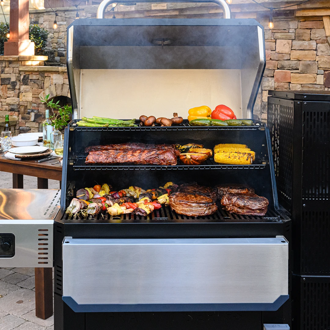 Masterbuilt Gravity Series™ 1050 Digital Charcoal Grill + Smoker Masterbuilt Gravity Series™ 1050 Digital Charcoal Grill + Smoker