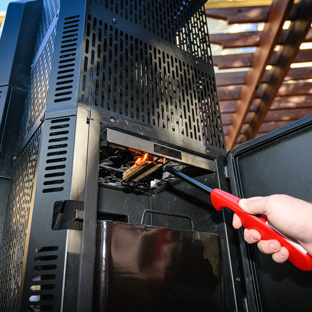 Masterbuilt Gravity Series™ 1050 Digital Charcoal Grill + Smoker Masterbuilt Gravity Series™ 1050 Digital Charcoal Grill + Smoker